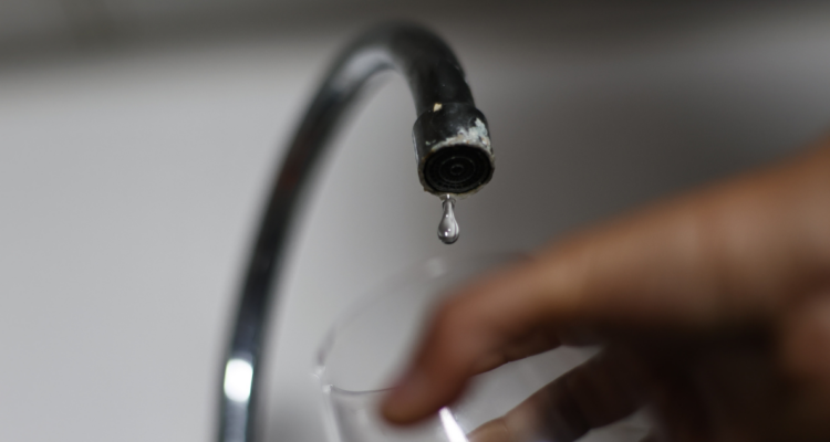 Ola polar deja 1.400 usuarios de Agua Potable Rural afectados por medidores reventados en Los Lagos