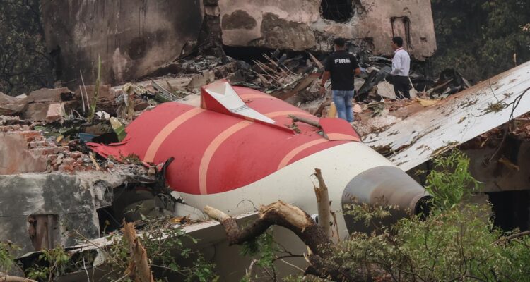 Tragedia de Air India: caja negra confirmó que capitán cortó a propósito el combustible a los motores