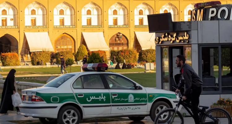 Al menos 6 muertos deja atentado terrorista contra edificio judicial en Irán