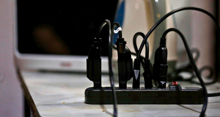 Alerta de seguridad por alargadores eléctricos defectuosos
