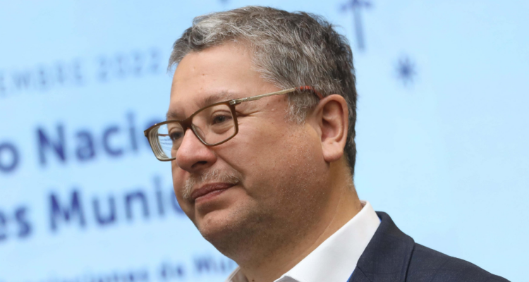 Alcalde de Temuco, Roberto Neira, por instalación de pórticos en colegios