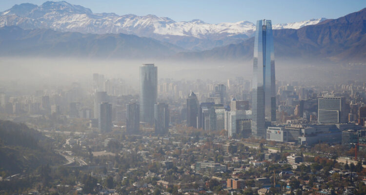 Alerta Ambiental este viernes por mala ventilación en Santiago: revisa la restricción vehicular aquí