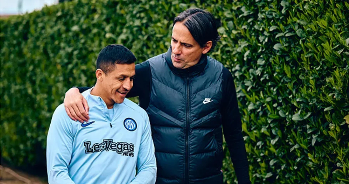 Alexis Sánchez y Simone Inzaghi