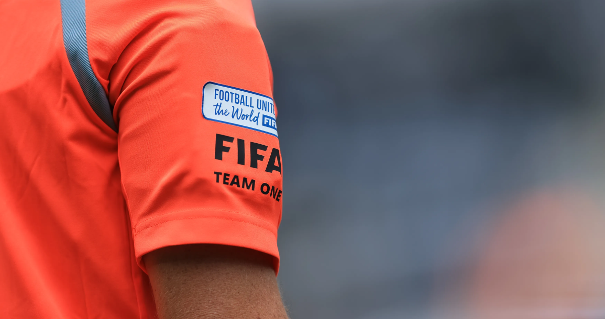 Sin árbitros nacionales: FIFA definió los jueces que dirigirán los duelos del Mundial Sub 20 de Chile