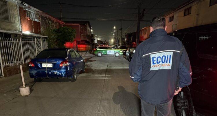 Hombre es asesinado con siete disparos en La Pintana: en Cerro Navia, un joven quedó en riesgo vital