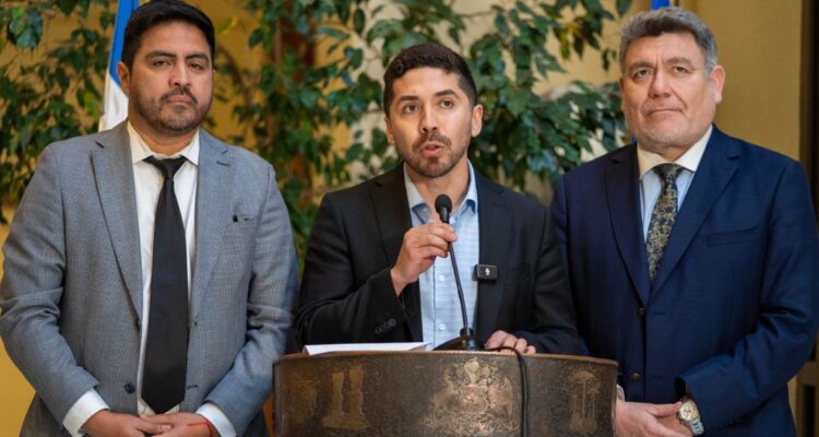 Ante el TC: bancada del PS busca destituir a diputado Kaiser tras dichos sobre el Golpe de Estado