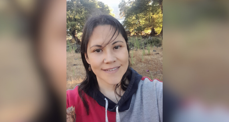 Profesora salva la vida de mujer que se estaba ahogando en Temuco con la maniobra de Heimlich