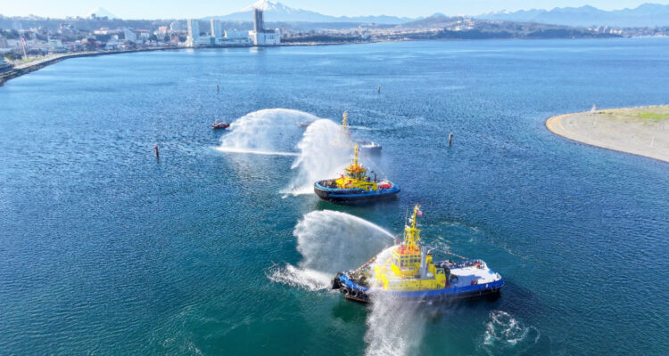 Primer remolcador eléctrico de Latinoamérica es bautizado en Puerto Montt: será operado por SAAM-Enap
