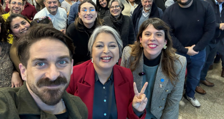 El Frente Amplio, en su aniversario, se cuadra con la candidatura de Jeanette Jara.