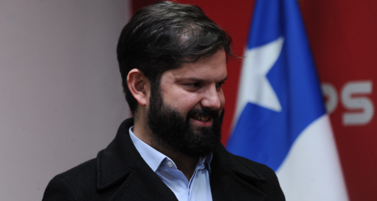 Cadem: Presidente Boric alcanza 36% de aprobación, su nivel más alto desde agosto del 2024