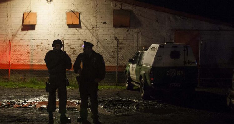 10 delincuentes asaltaron la casa de un carabinero en Talagante: Uno terminó muerto y dos heridos