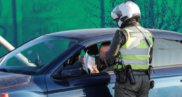 Contraloría: Carabineros no incautó 626 autos robados ni detuvo a 144 prófugos detectados en controles