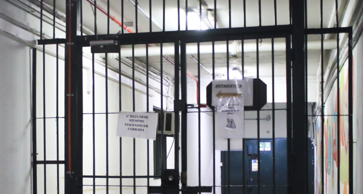Interior de cárcel por prisión preventiva a joven en Tucapel