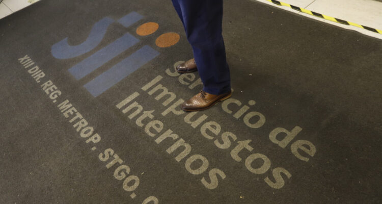 SII tiene que definir quiénes se quedarán con dos altos cargos: cada uno ganará más de $8 millones