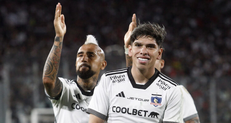 Carlos Palacios y Arturo Vidal en Colo Colo