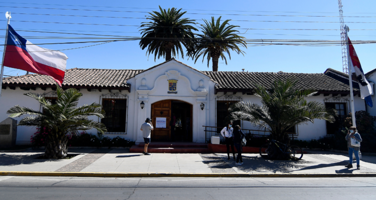Transporte escolar abandonó a menores en sector rural de Casablanca: municipio deberá indemnizar