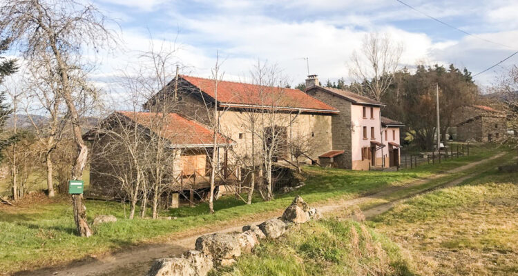 Una casa como esta puede ser tuya si te comprometes a renovarla…