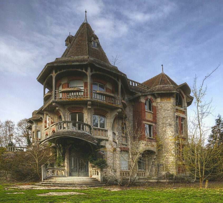 El lugar tiene casas realmente hermosas, pero van a necesitar un zarpazo de tigre...