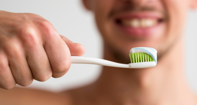 ¿Cada cuánto deberías cambiar tu cepillo de dientes? Entregan recomendaciones para evitar bacterias