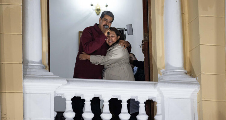 Nicolás Maduro junto a la alcaldesa de Caracas, Carmen Meléndez, durante la celebración de los resultados