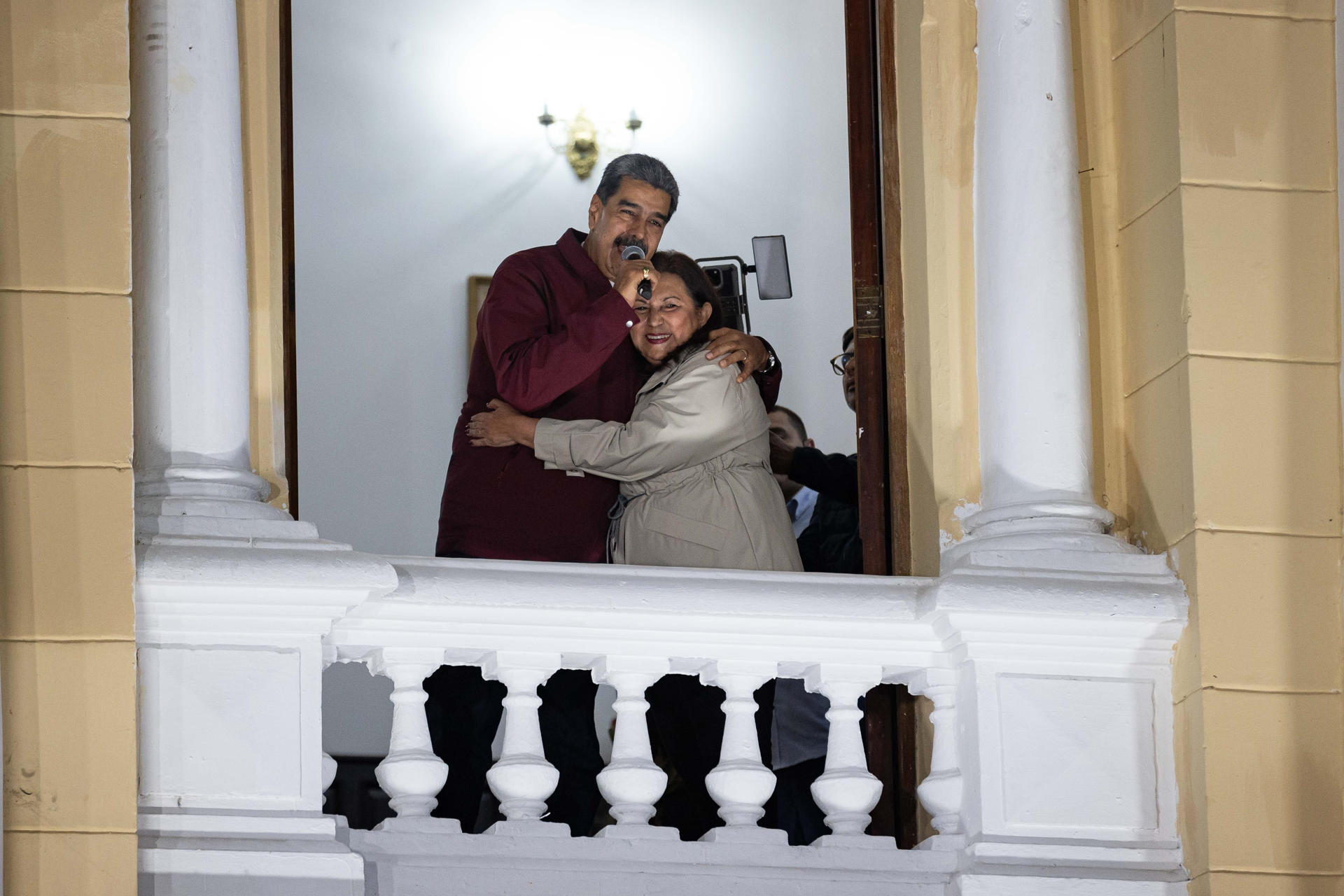 Nicolás Maduro junto a la alcaldesa de Caracas, Carmen Meléndez, durante la celebración de los resultados