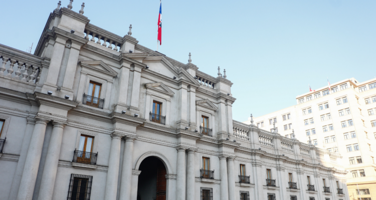 Crisis política en Chile, del derrumbe de la Concertación al vacío actual. Columna de Alberto Mayol