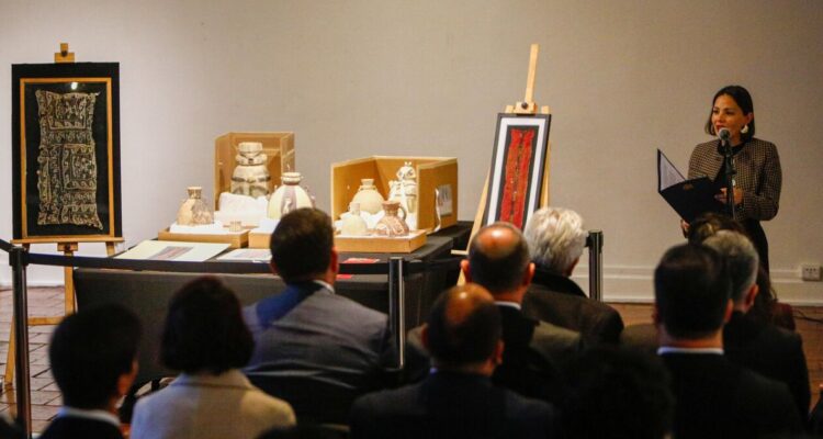 Gobierno de Chile devolvió al Perú 19 piezas arqueológicas de alto valor comercializadas en internet