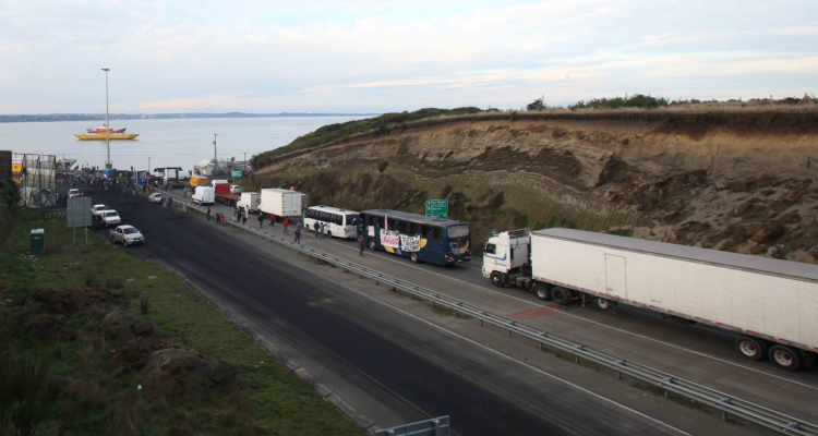 Vehículos en Chiloé por reunión relacionada con conectividad