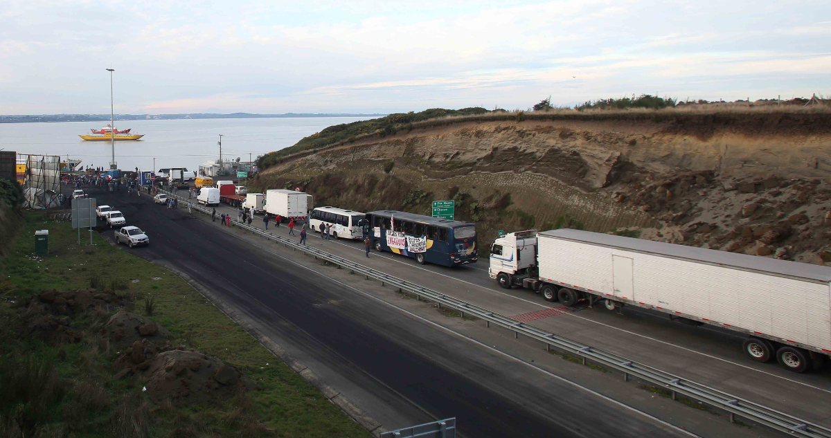 Vehículos en Chiloé por reunión relacionada con conectividad