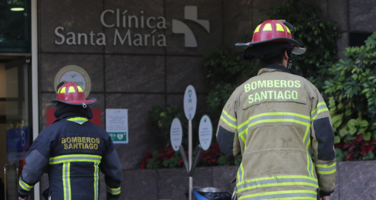 Trabajador muere tras caer mientras limpiaba vidrios en la Clínica Santa María