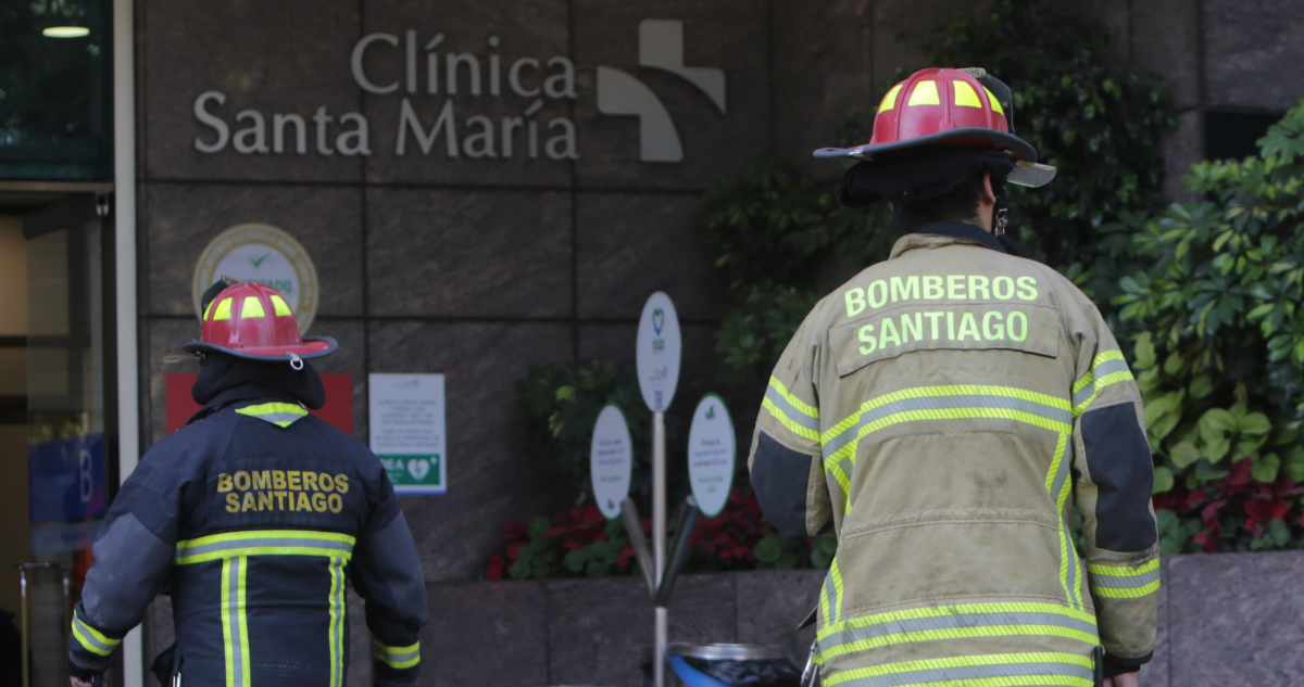 Trabajador muere tras caer mientras limpiaba vidrios en la Clínica Santa María