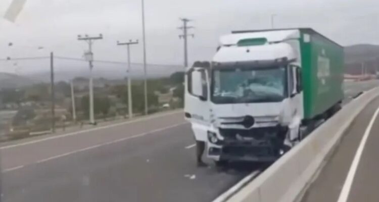 Un muerto y cuatro heridos deja colisión entre camión y furgón en Ruta 5 a la altura de Ovalle