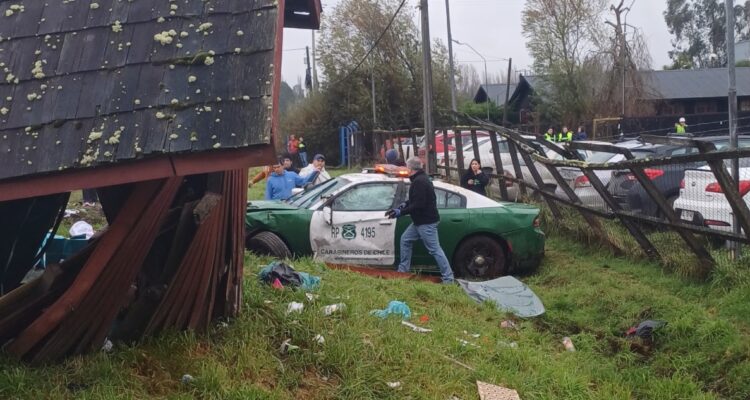 Colisión de vehículo policial deja dos carabineros lesionados en Castro