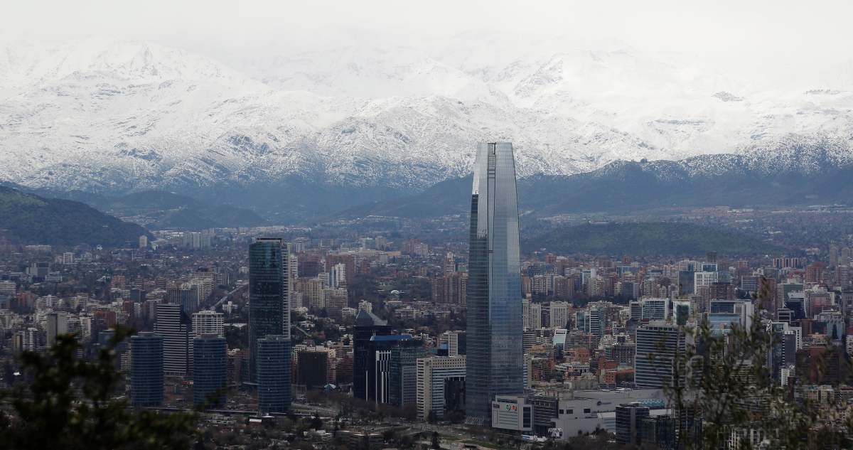 Cuánto cuesta comprar un departamento o arrendarlo en Santiago, según precios de 2025