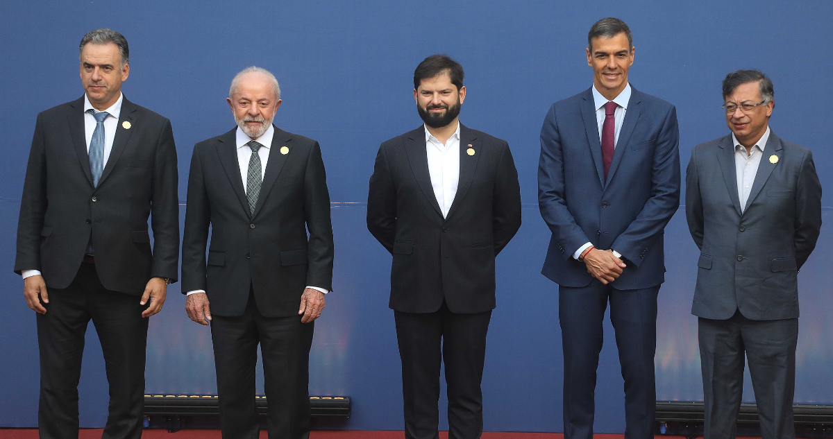 Con Lula, Petro, Orsi y Sánchez: Boric inicia “Democracia siempre” respondiendo las críticas al evento