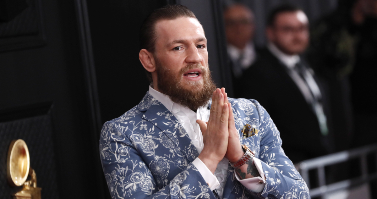 Conor McGregor en la alfombra de los Grammy