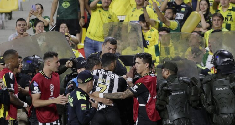 Atlético Mineiro denunció racismo en Colombia.