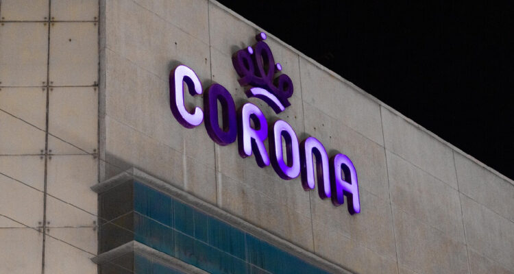 Sigue la trama de Corona: extrabajadores incluido gerentes demandan a la empresa y exigen finiquitos