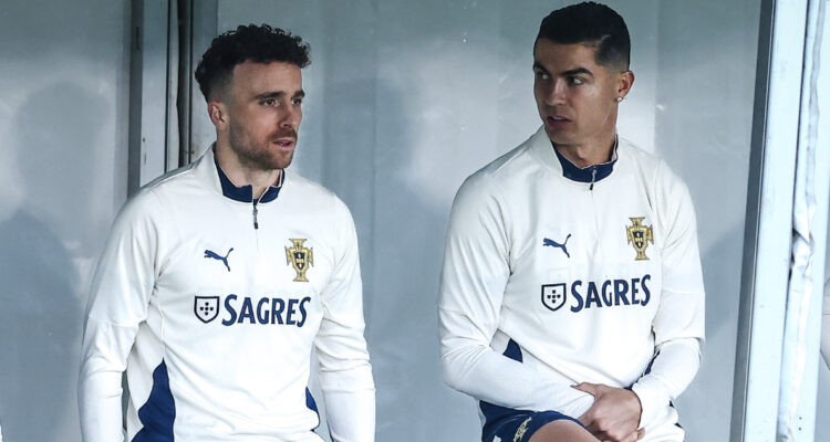 Cristiano Ronaldo junto a Diogo Jota en Portugal