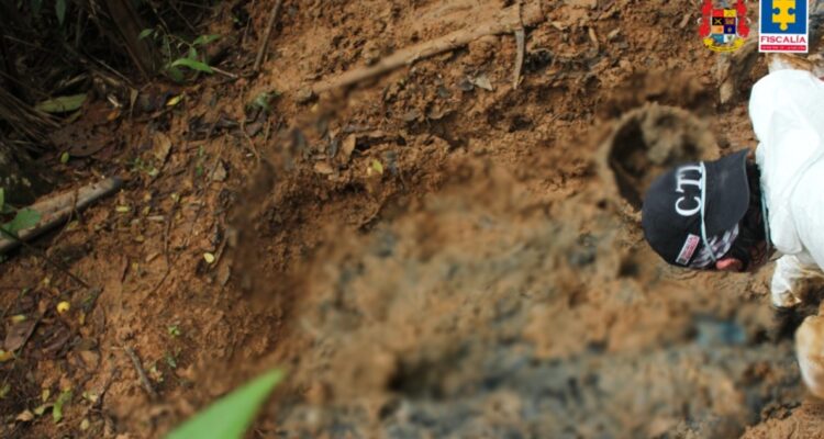 Cuerpos de religiosos hallados en fosas