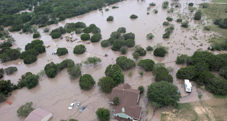 Trump declara gran catástrofe por inundaciones en Texas: 68 muertos y decenas de desaparecidos