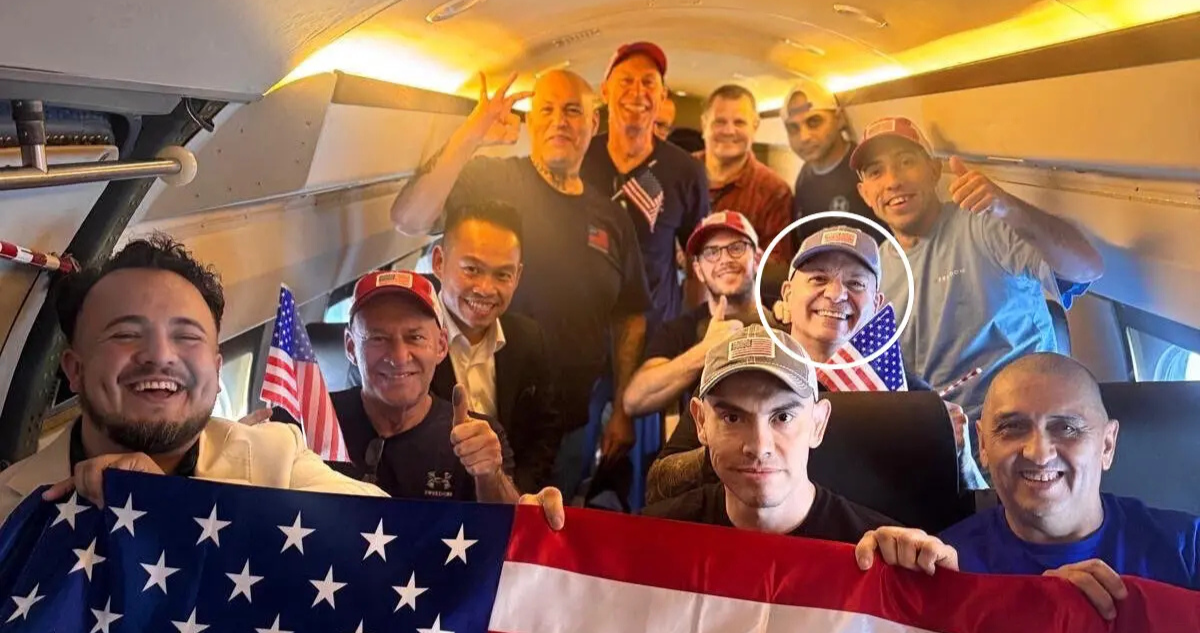 Dahud Hanid Ortiz en el avión que lo devolvió a EEUU