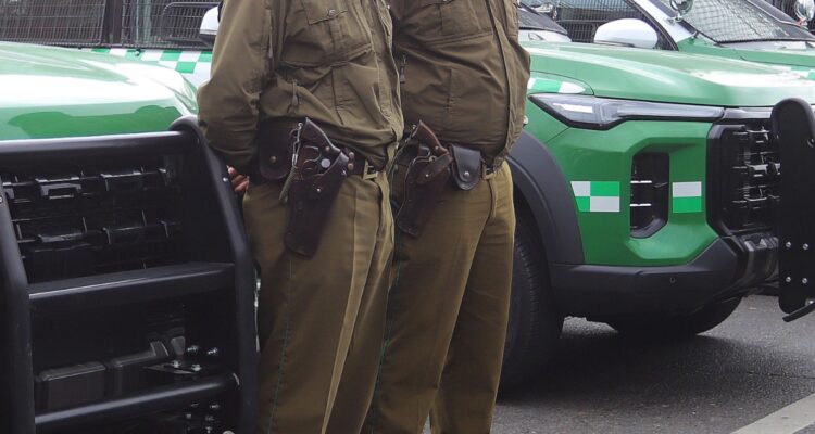 Dan de baja a dos carabineros acusados de robar combustible de unidad policial en Los Ríos