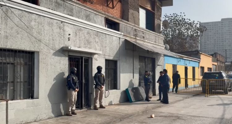 Realizan desalojo de vivienda en Estación Central: indagan si fue usada como casa de tortura