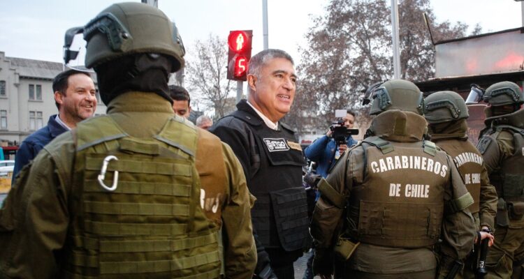 La advertencia de Desbordes tras desalojo en Meiggs: “Acá no entra un toldo más”