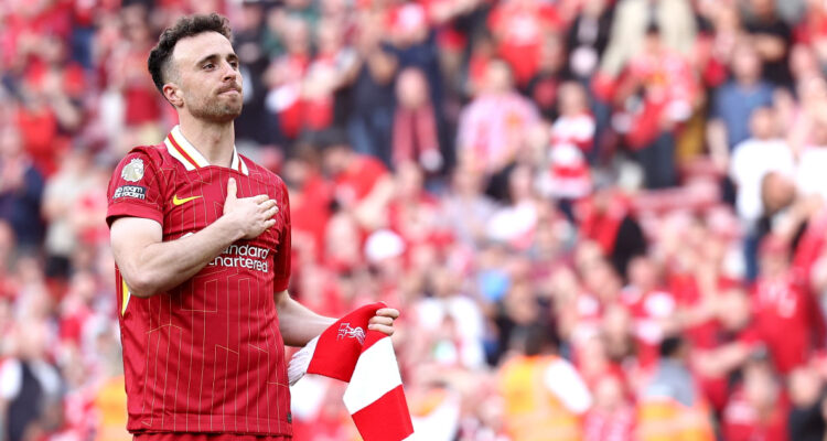 Diogo Jota en el festejo de título de Liverpool