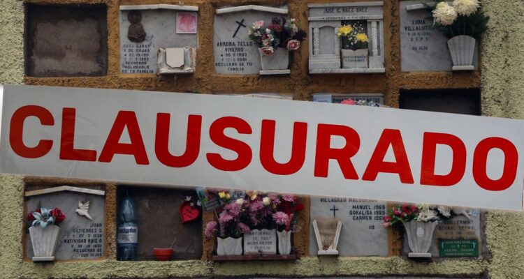 Mujer falleció y familia no pudo sepultarla en nicho que habían comprado: cementerio estaba clausurado