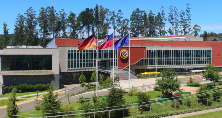 Acusan “doble cobro” de colegio de Concepción a padres por mantener asistente de aula para su hijo TEA
