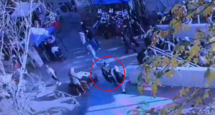 Dos heridos deja balacera en pleno centro de Santiago: se trataría de riña entre comercio ambulante