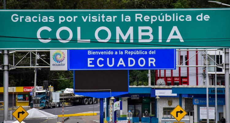 Ecuador deporta a más de 800 presos colombianos a su país de origen